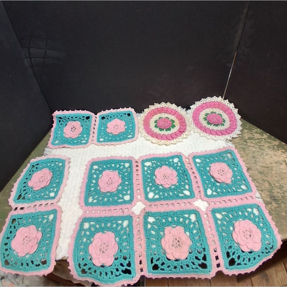 Vintage Crocheted Rosettes mat,& 4 More Rosette Pcs.